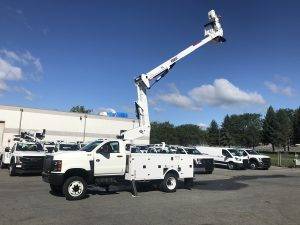 2022 international 5500 4 x 4 with a 45 foot Versalift with material handler